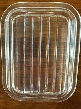 vintage Pyrex 501-C clear glass lid, designed for a 1.5-cup refrigerator dish